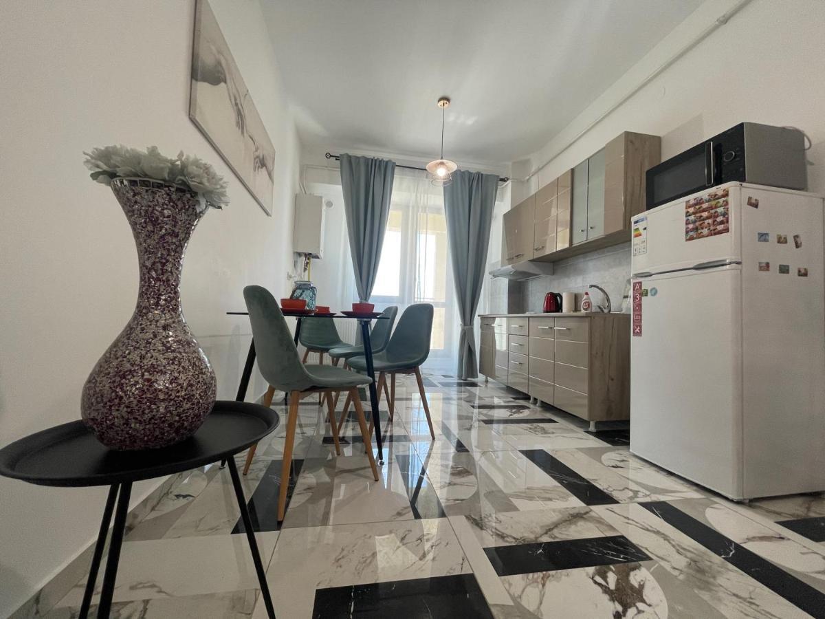 Family Apartment Near Palas Mall Iasi Exterior photo