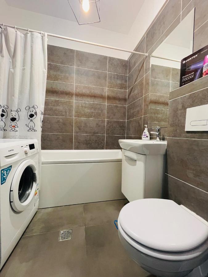 Family Apartment Near Palas Mall Iasi Exterior photo